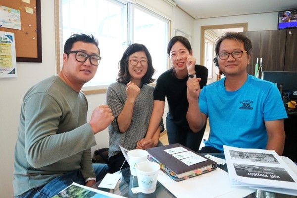 좌로부터 강동윤 사무국장, 류희진 헬스투어팀장, 윤희애 사무간사, 조상민 사무장