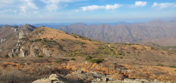 영남알프스 영축산 - 신불산 방면의 풍경 (사진 제공 - 홍성천님)