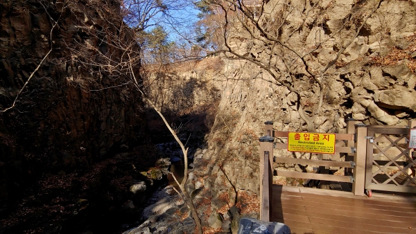 비둘기낭 폭포의 협곡