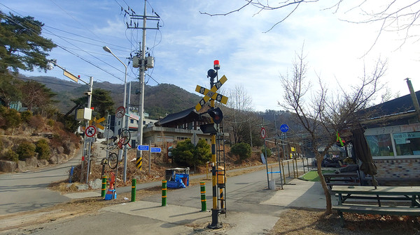남한강 자전거길을 만난다. 이 자전거길을 따라 걷는다.