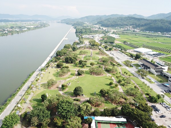 충주 중앙탑 일원