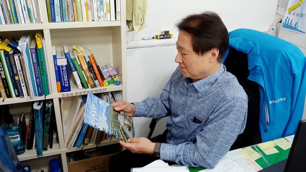 로드프레스 잡지는 걷기동지이자 KHT 1회 진안고원길 참가자인 박태수님에게 선물로 받았다고