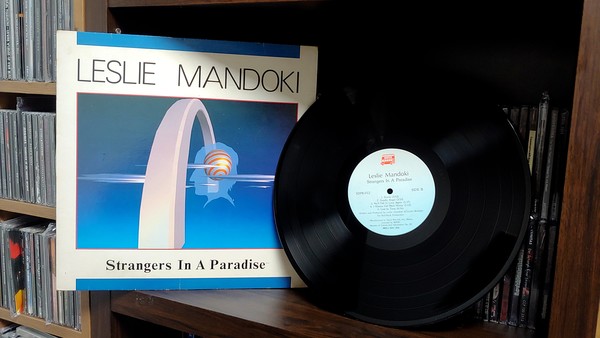 LESLIE MANDOKI의 2집. 싱글로 발매된 KOREA가 정식 수록되어있다.