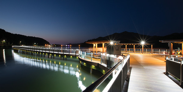 전주시, 아중호수 밤 풍경. 전주시 제공