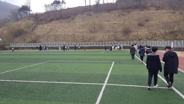 보령미산초등학교. 건강걷기. 보령교육지원청 제공