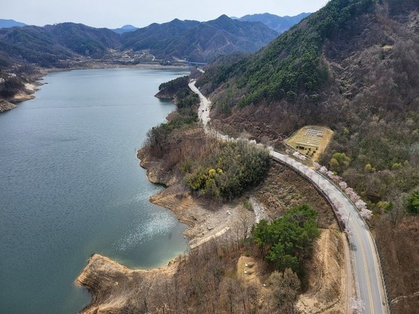 김천시 부항댐 둘레길. 김천시 제공