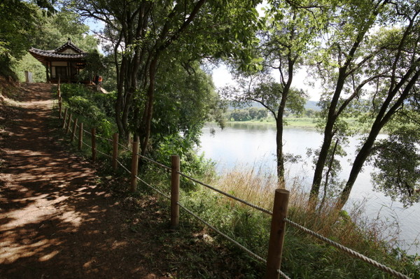 영동군, 함벽정. 영동군 제공