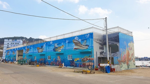 고성군 거진항 어종 벽화. 고성군 제공
