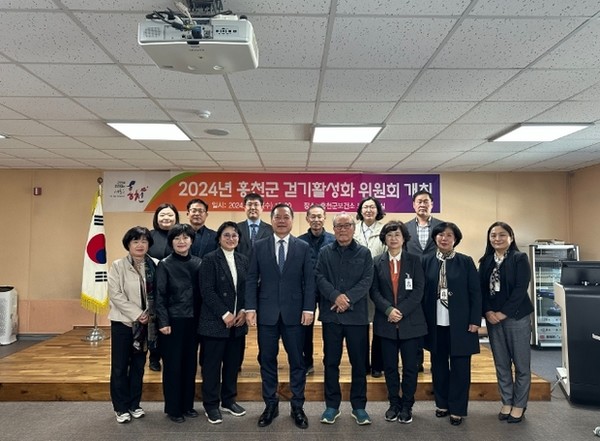 홍천군, 2024 걷기활성화위원회 회의 개최 맨발 걷기 길 조성 및 관리 체계 등을 논의